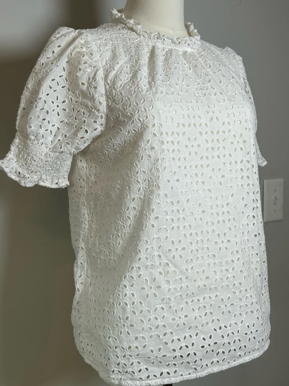 J. Crew White Eyelet Ruffle Neck Puff Sleeve Top size XS cottagecore top